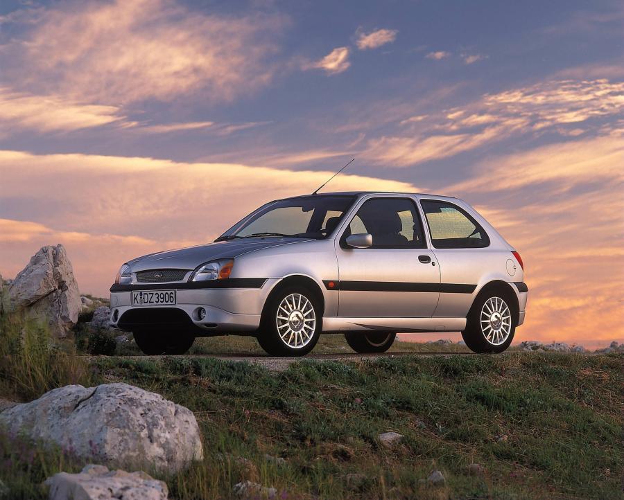  Ford Fiesta 2000 года  (фото 30 из 40)